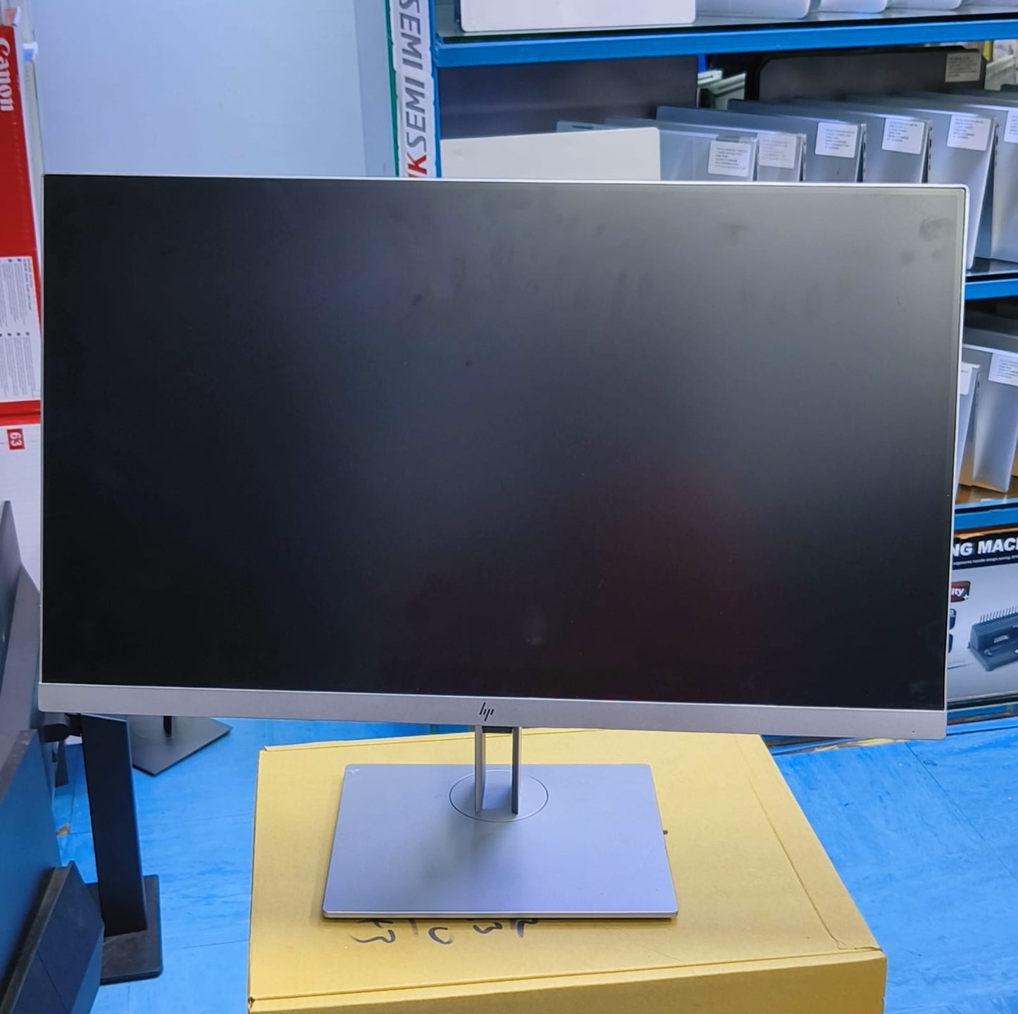 HP E243d 24" Edge-to-Edge Monitor with Camera